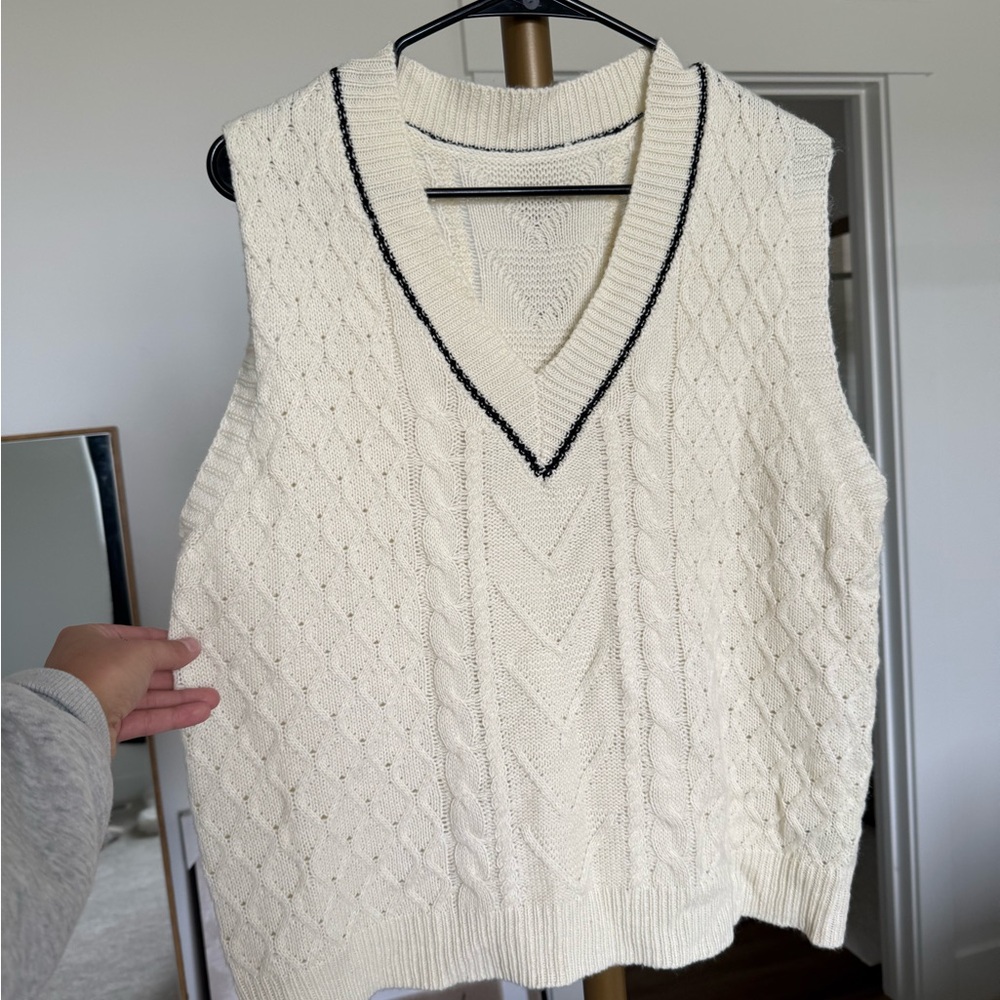 SHEIN Cream Cable Knit V-Neck Sweater Vest with Black Trim